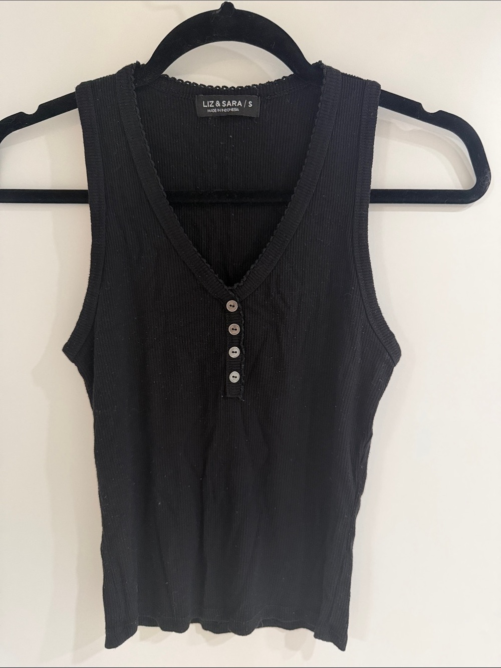 Liz & Sara Black Ribbed Henley Tank Top